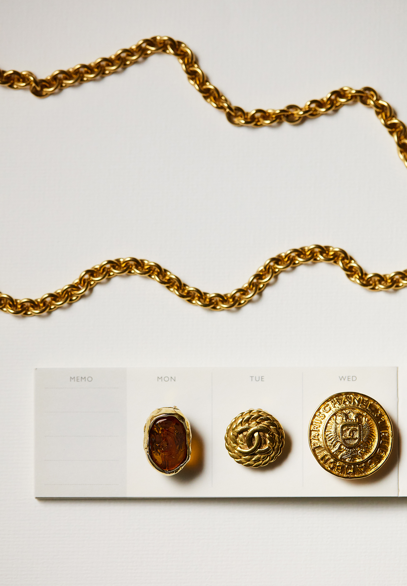 Клипсы Chanel с кабошонами