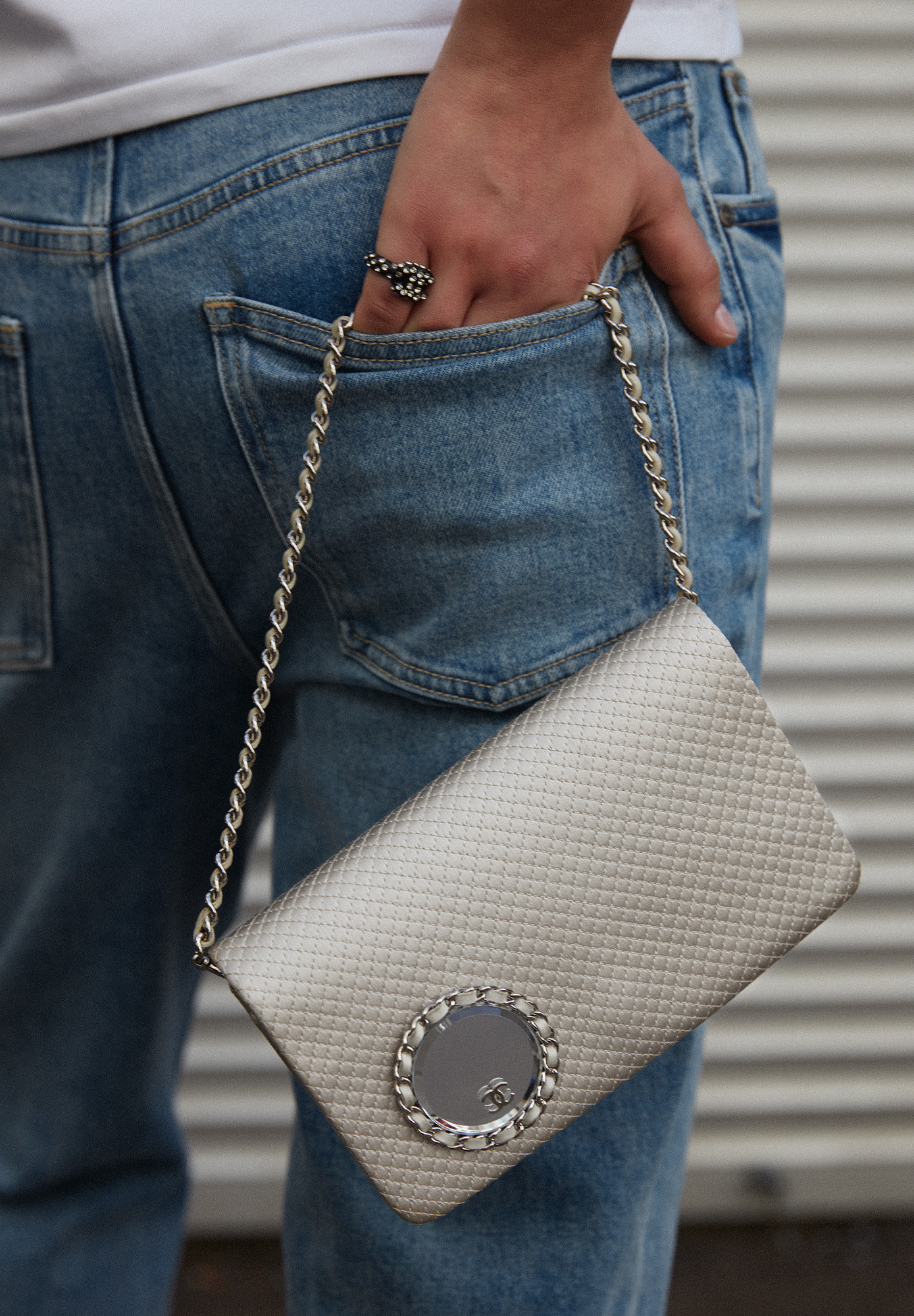 Сумка Chanel Silver Satin Vanity Mirror Flap Clutch