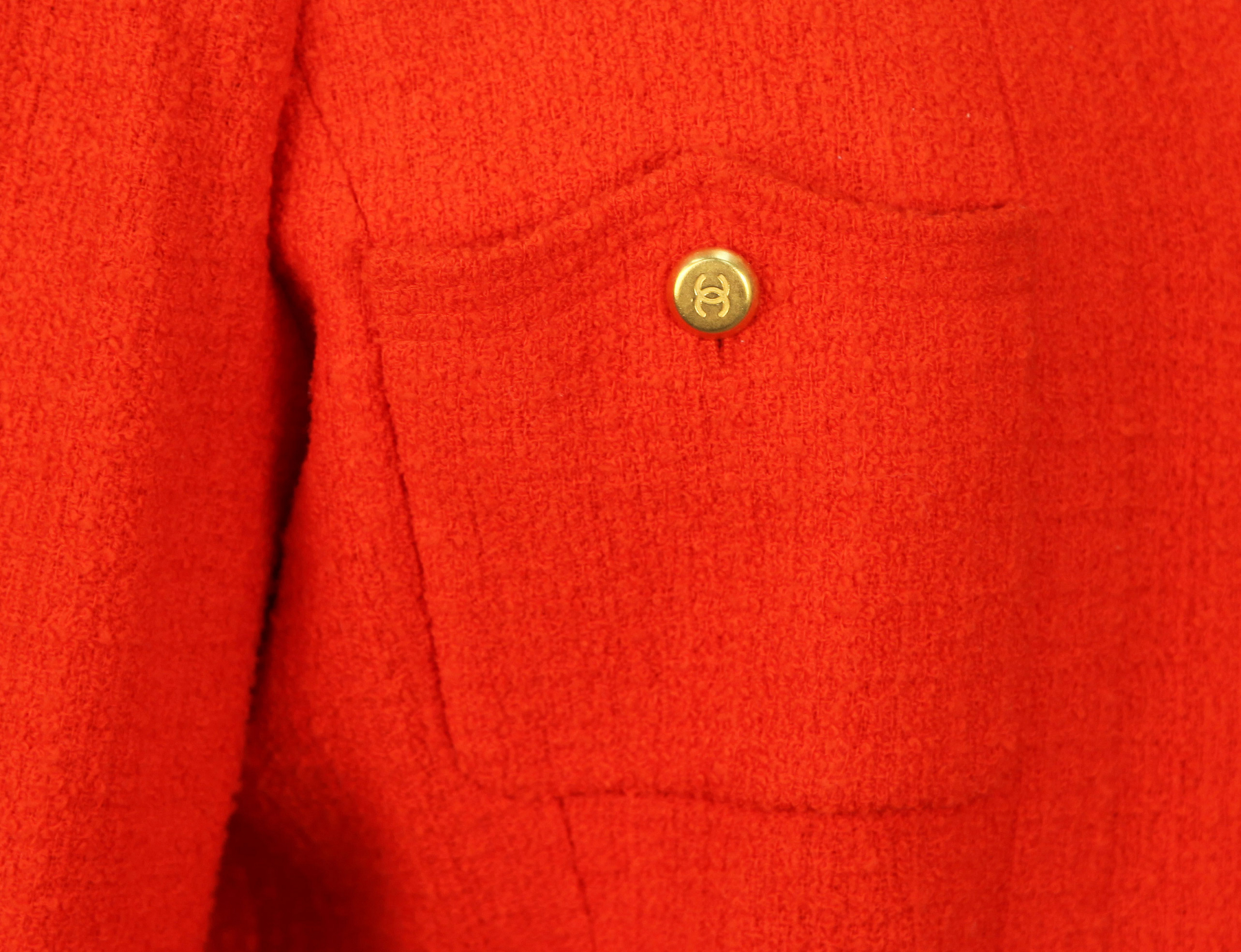 Алый твидовый жакет Chanel