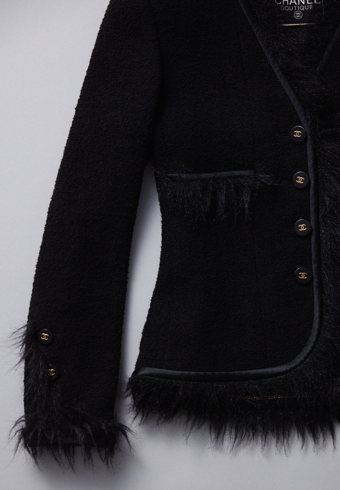 Твидовый жакет Chanel с меховой оторочкой
