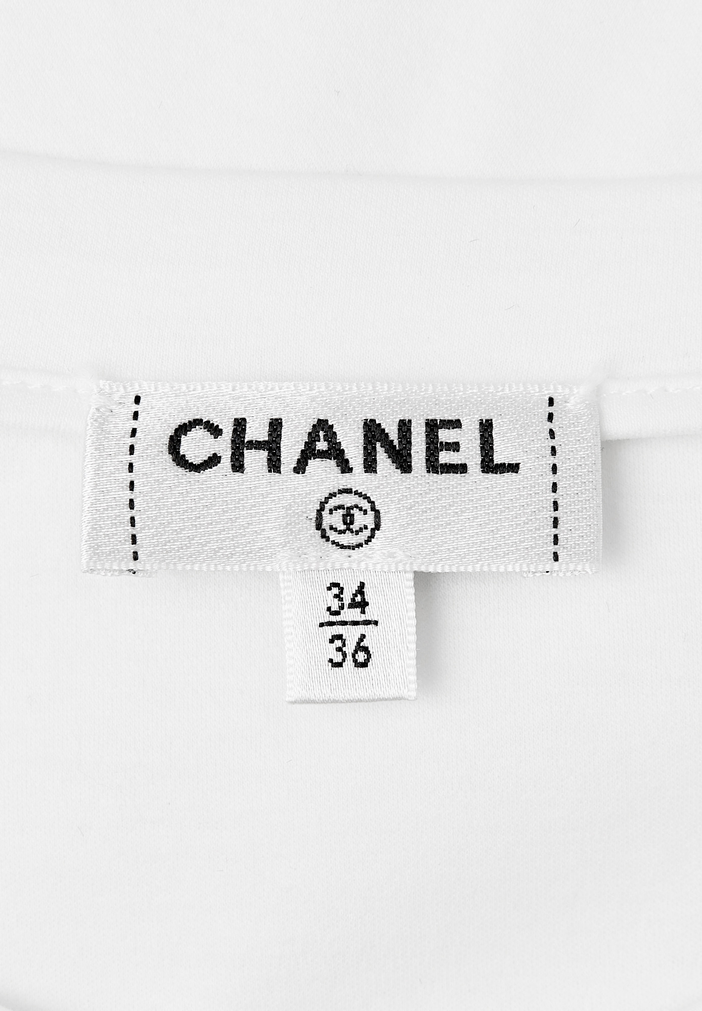 Белая футболка Chanel с логотипом