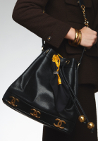 Сумка-мешок Chanel с логотипами