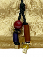 Золотистый клатч Louis Vuitton