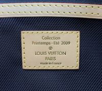 Золотистый клатч Louis Vuitton