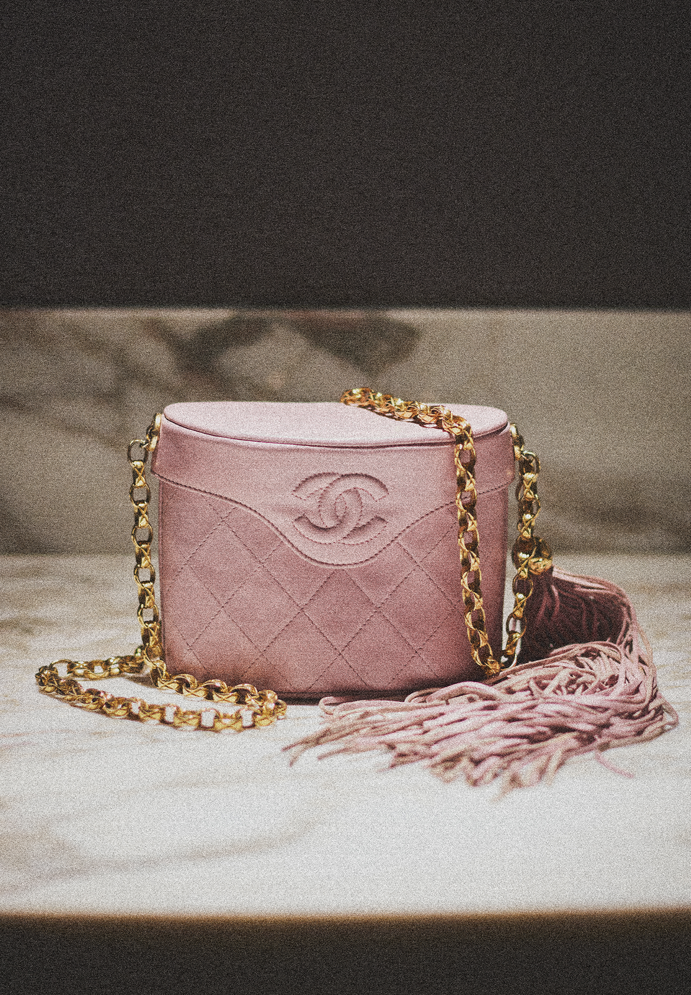 Розовая сумка Chanel Tassel Mini Bucket