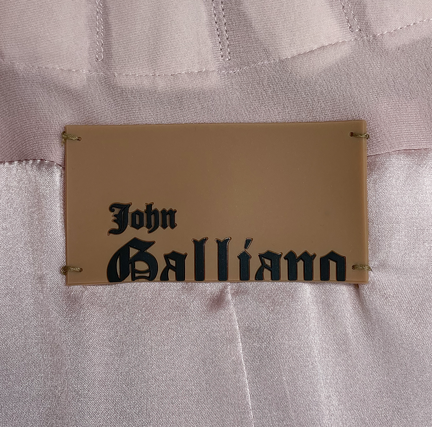 Розовый костюм John Galliano