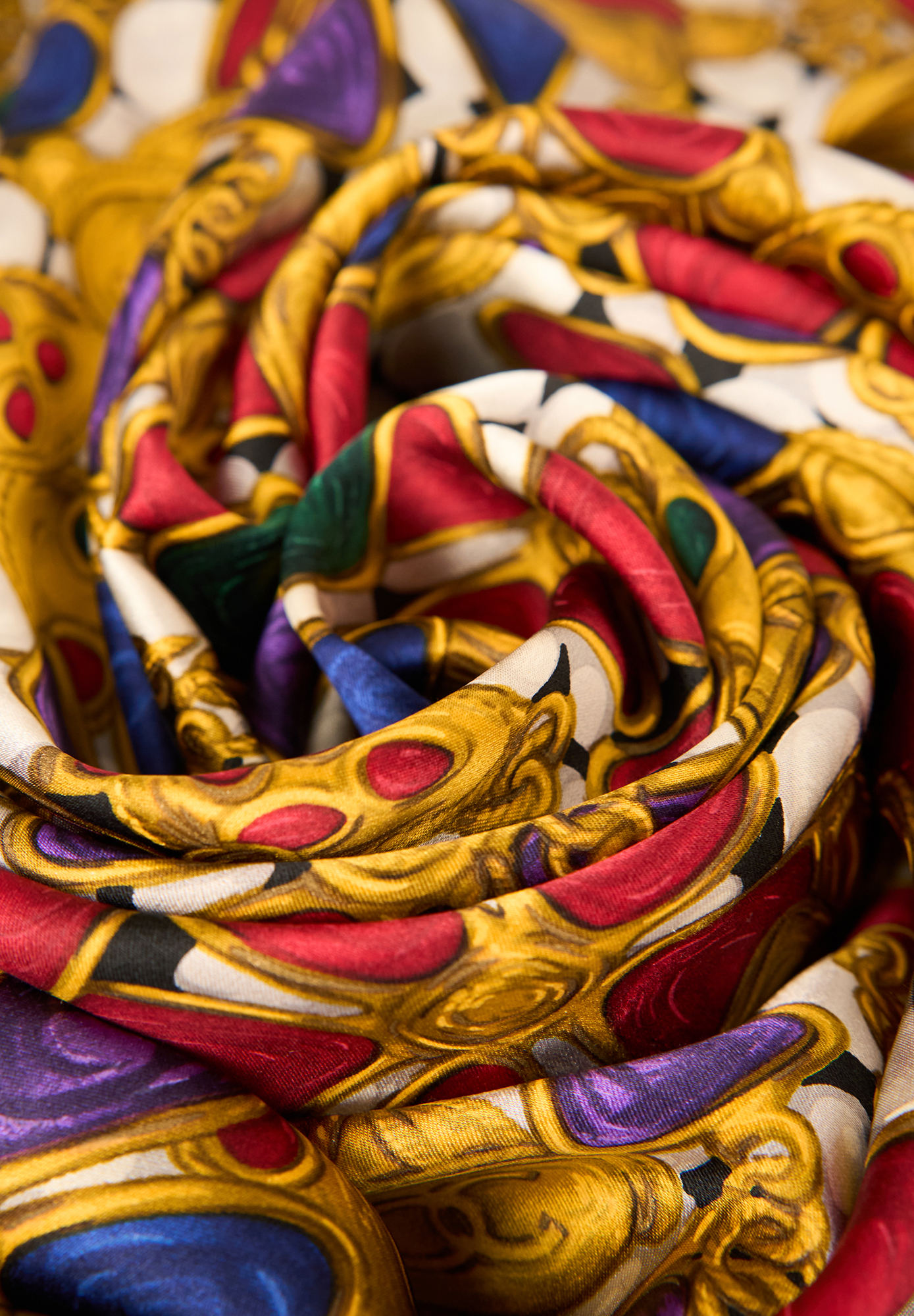 Шелковый платок Chanel с принтом