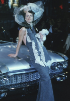 Серое платье Christian Dior с кружевом