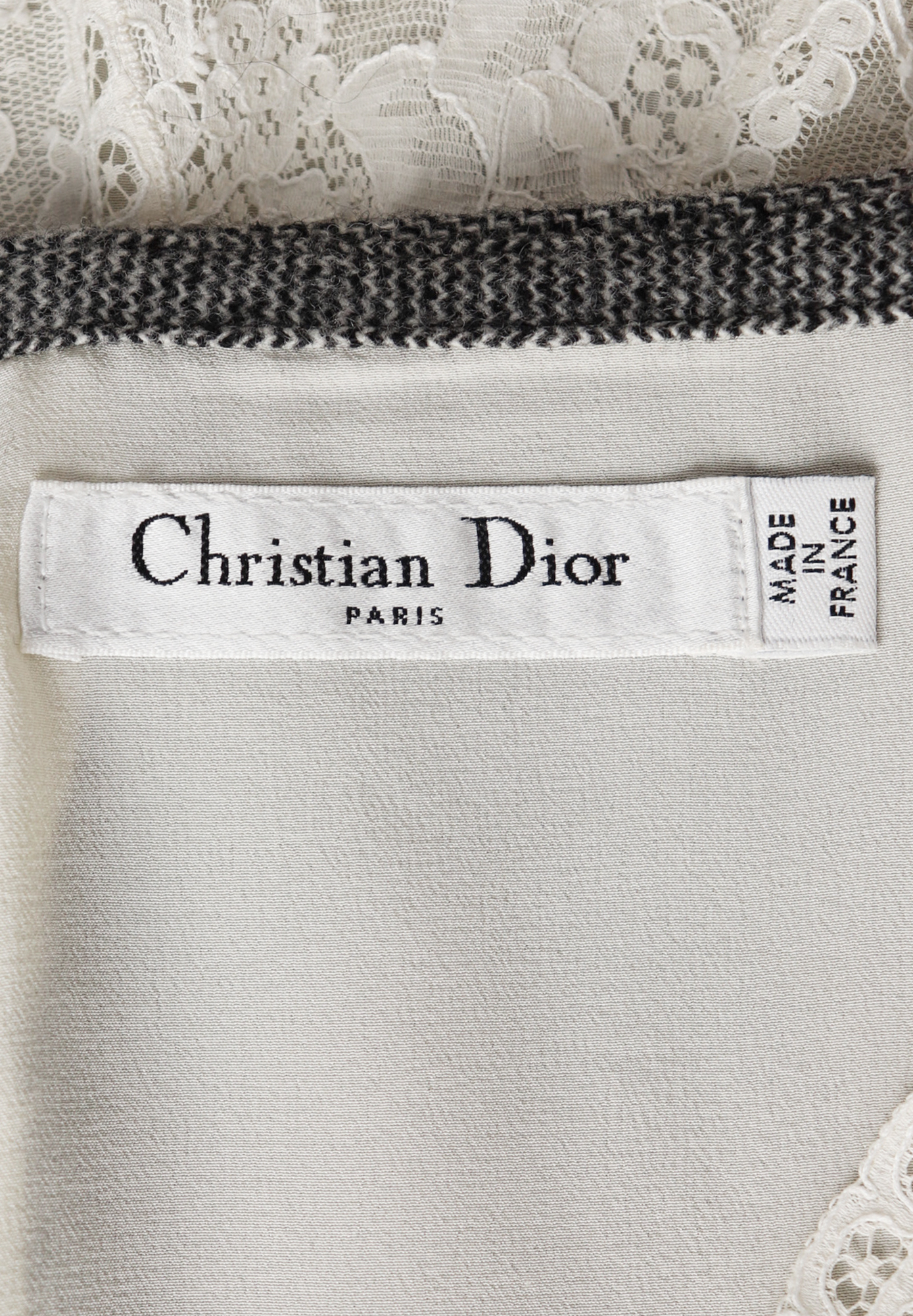 Серое платье Christian Dior с кружевом