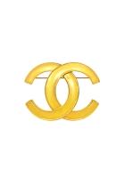 Брошь Chanel в форме логотипа