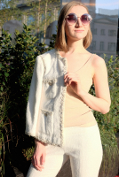 Белый жакет Chanel с золотистой нитью