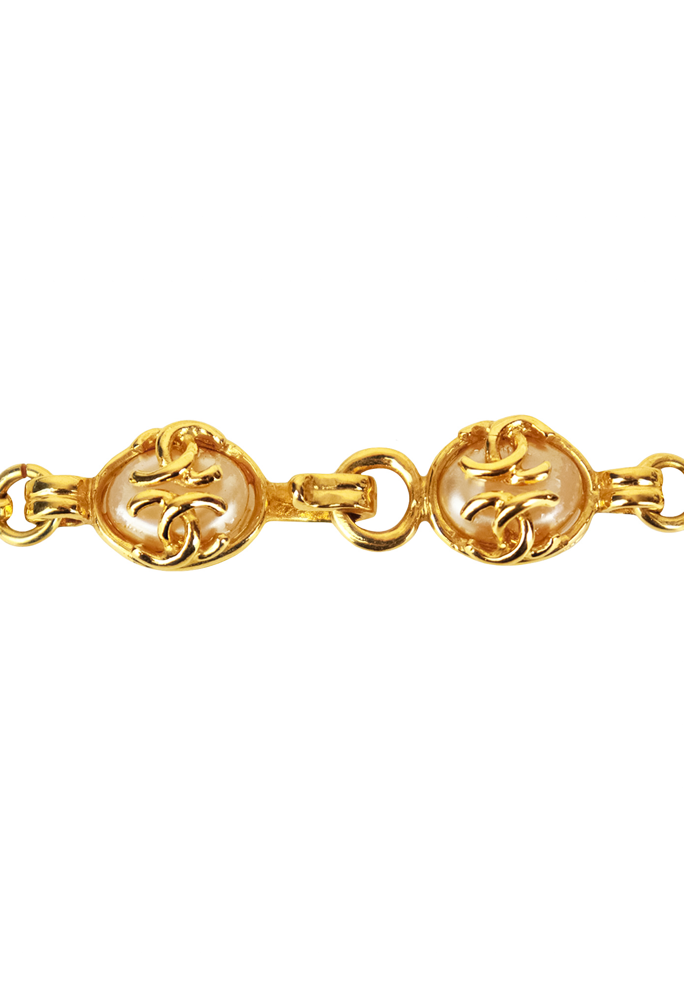 Колье Chanel с жемчугом и подвеской-логотипом