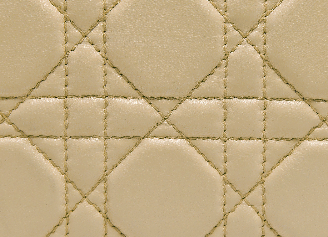 Бежевая сумка Christian Dior 