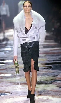 Бархатная сумка Gucci с монограммой