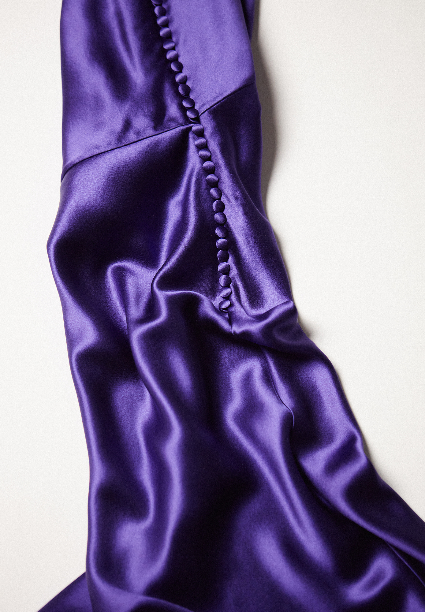 Фиолетовое платье Christian Dior с асимметричным декором