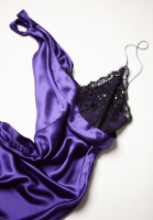 Фиолетовое платье Christian Dior с асимметричным декором