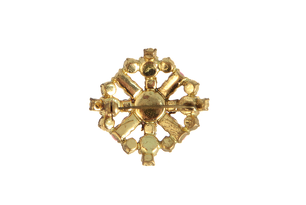 Брошь-ромб с розовыми кристаллами