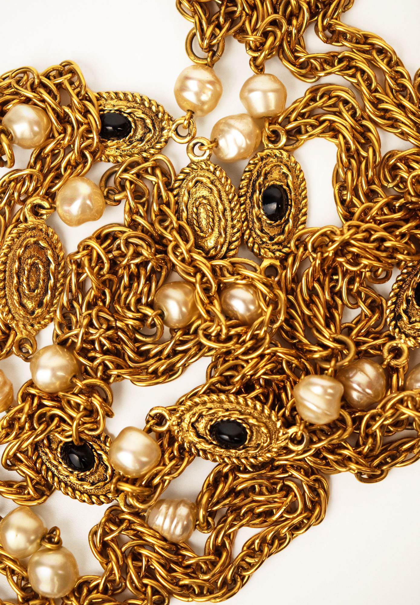 Колье Chanel с подвесками и жемчугом