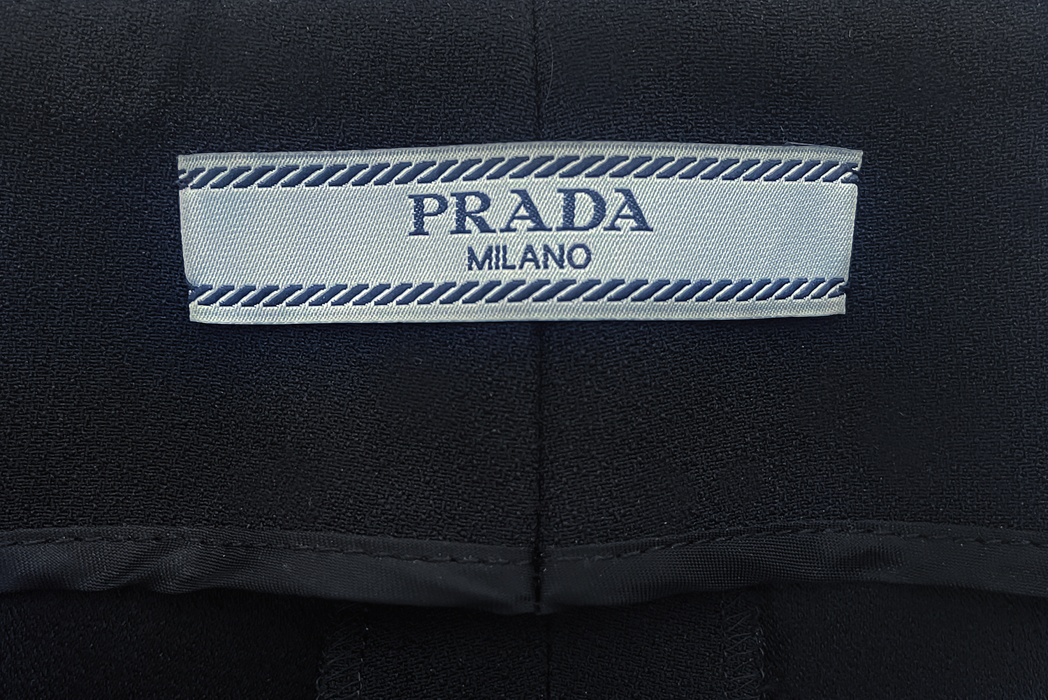 Черные брюки Prada