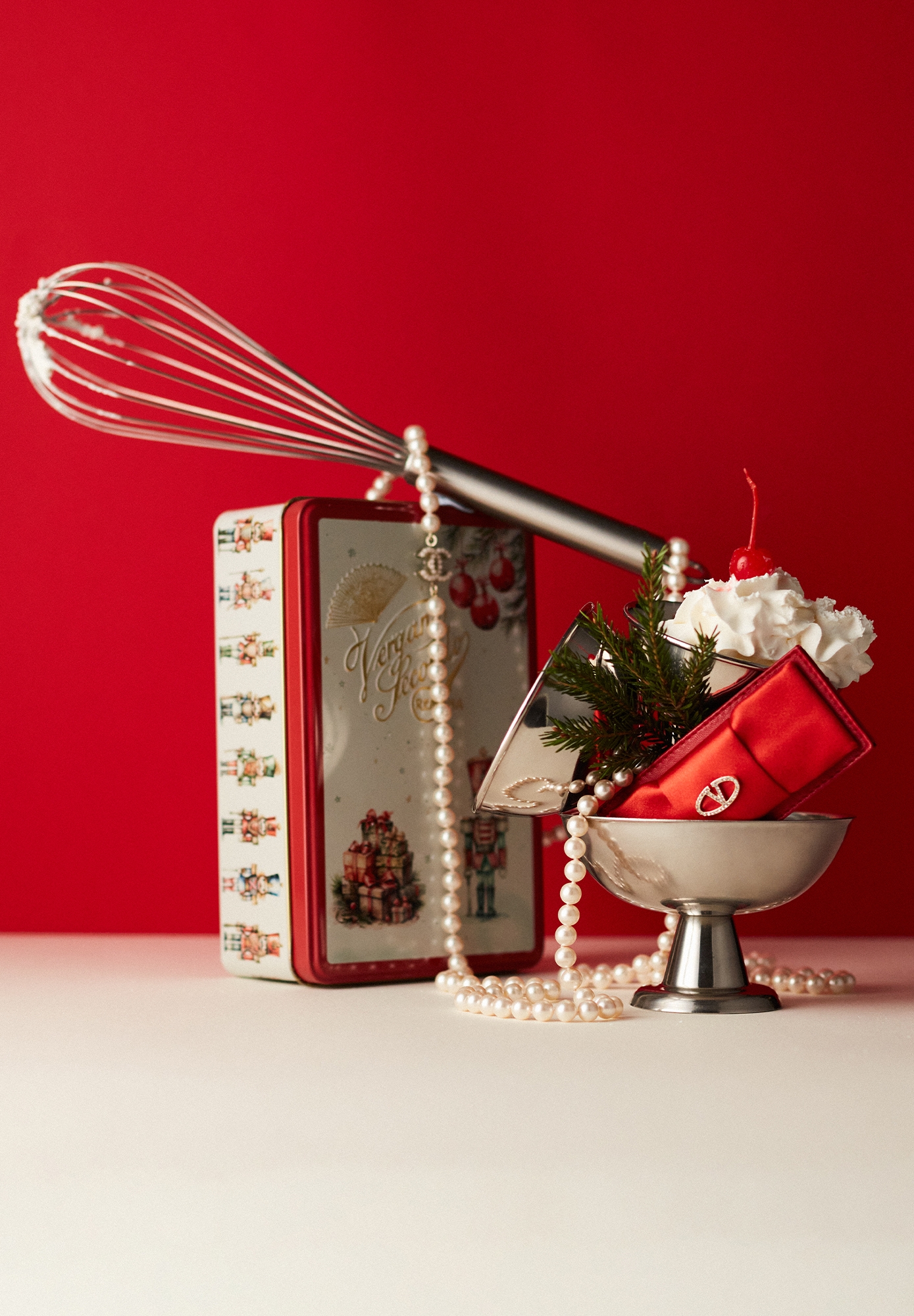 Красная заколка для волос Valentino