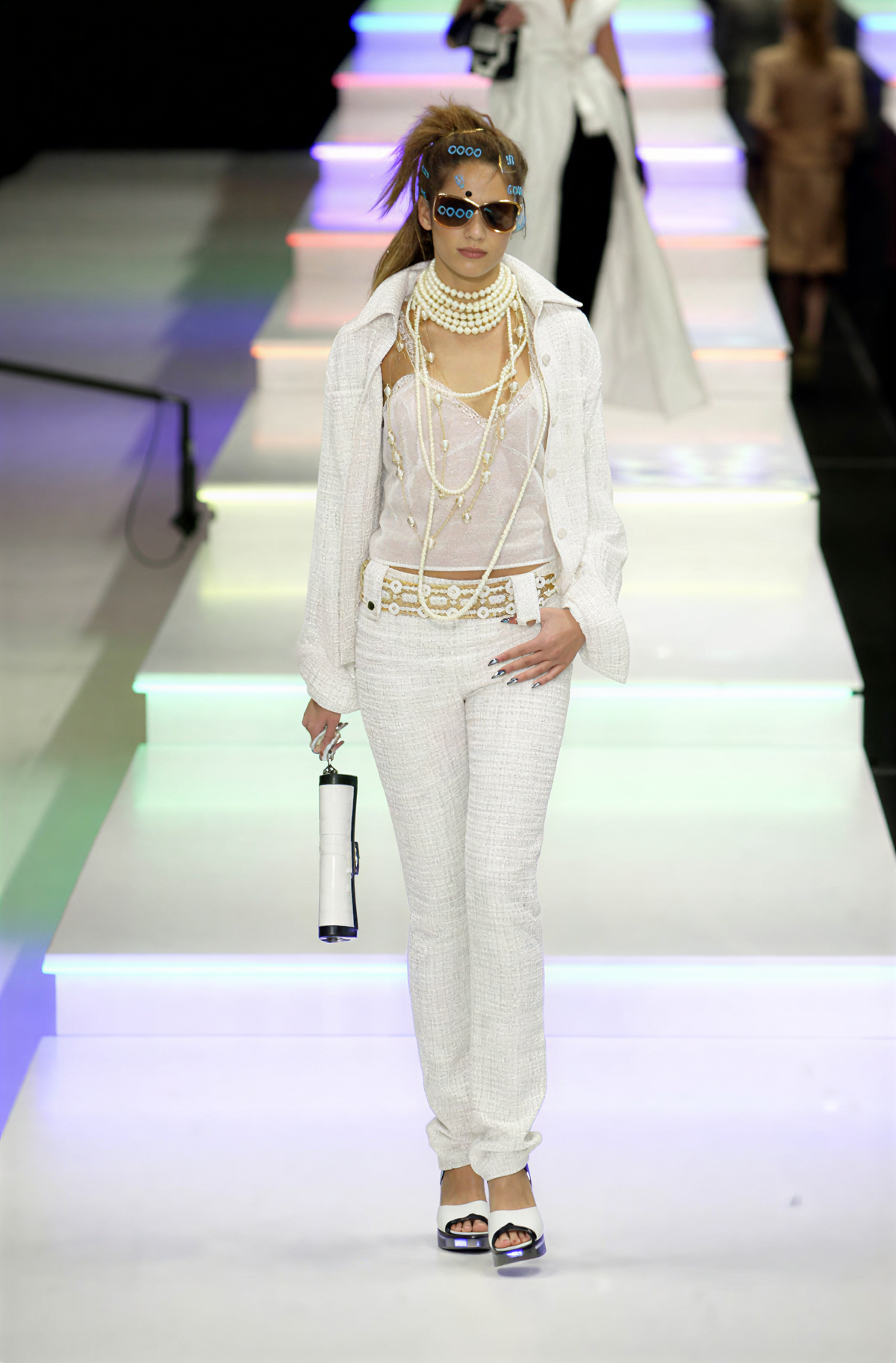 Золотистый пояс Chanel со звёздами