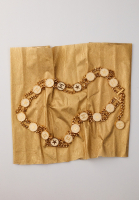 Золотистый пояс Chanel со звёздами