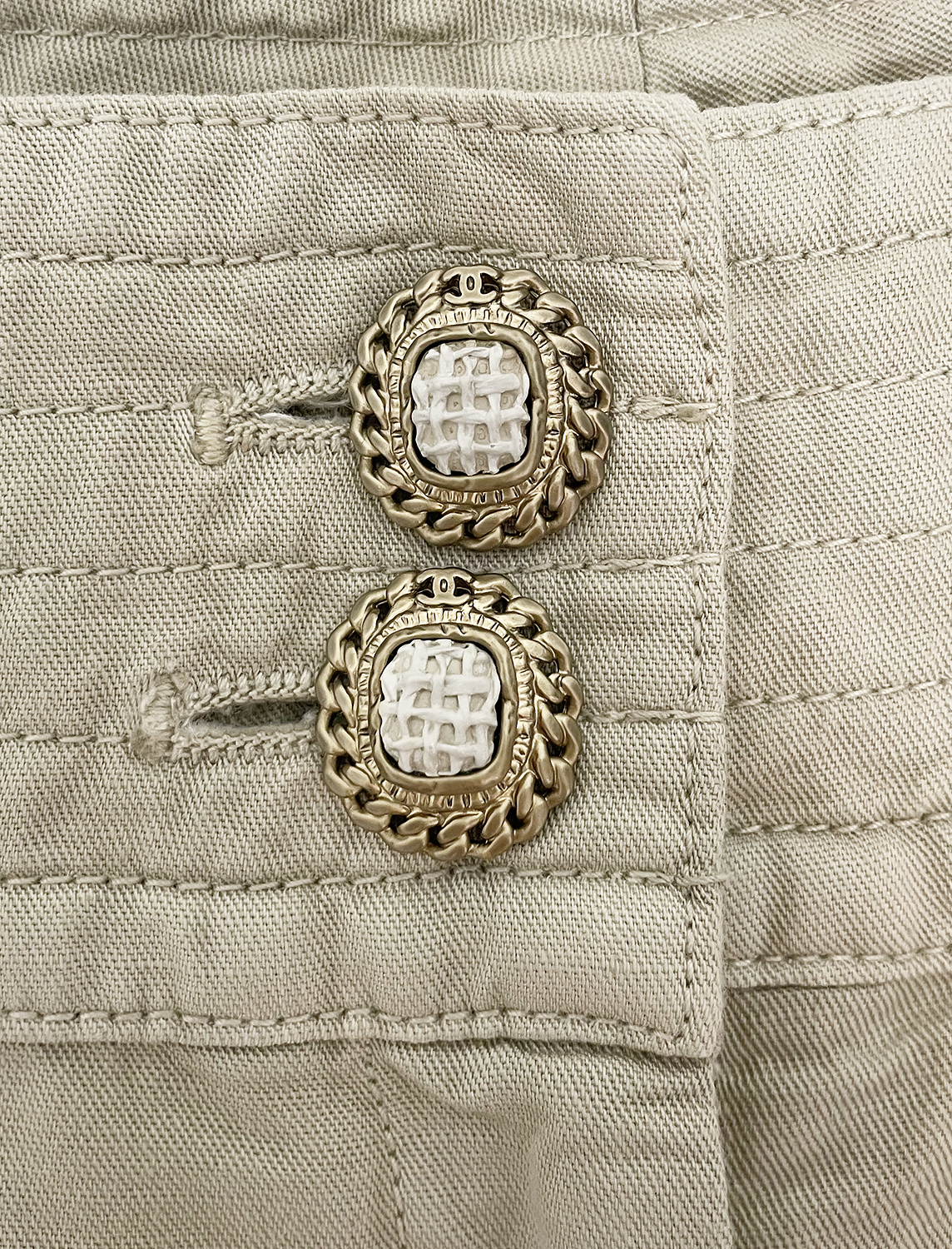 Бежевые шорты Chanel