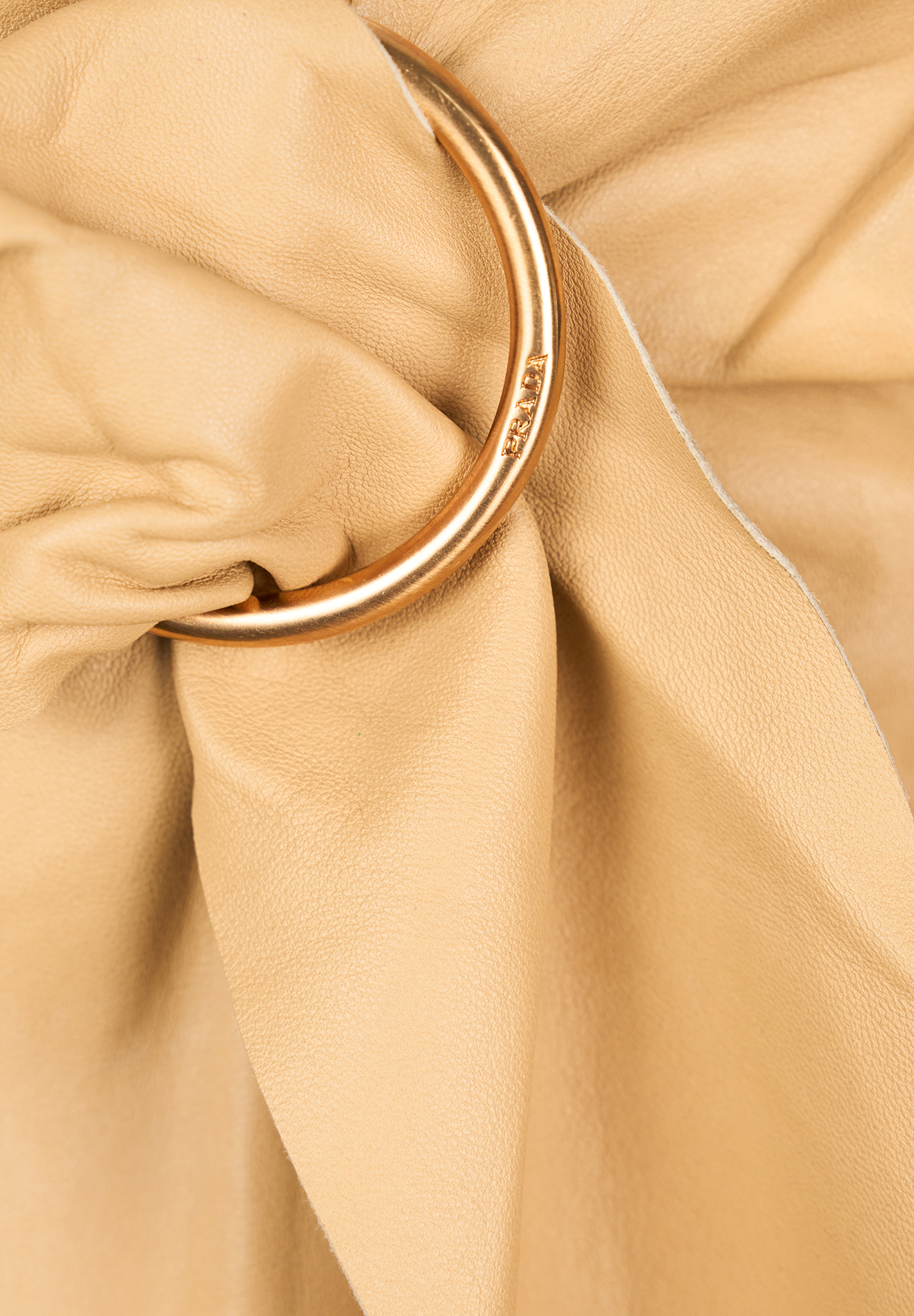 Бежевое кожаное платье Prada