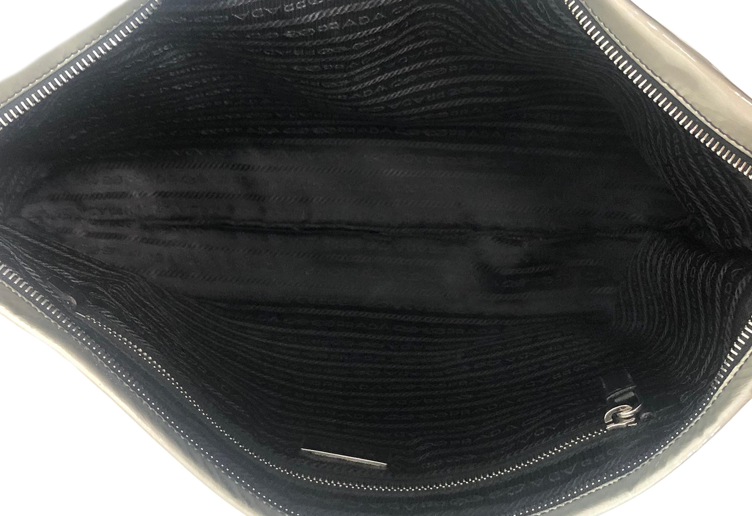 Лаковый клатч Prada