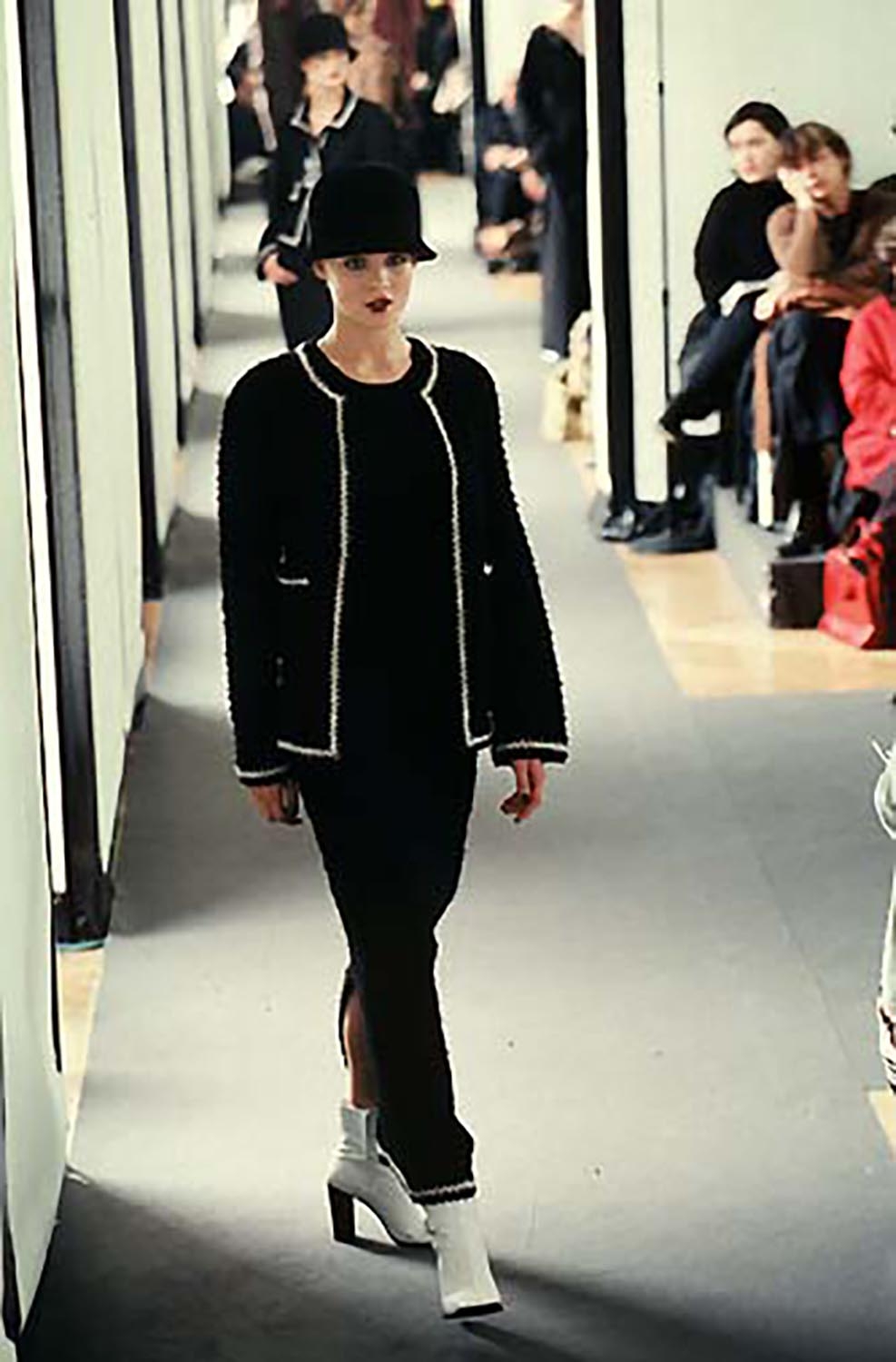 Черный жакет Chanel