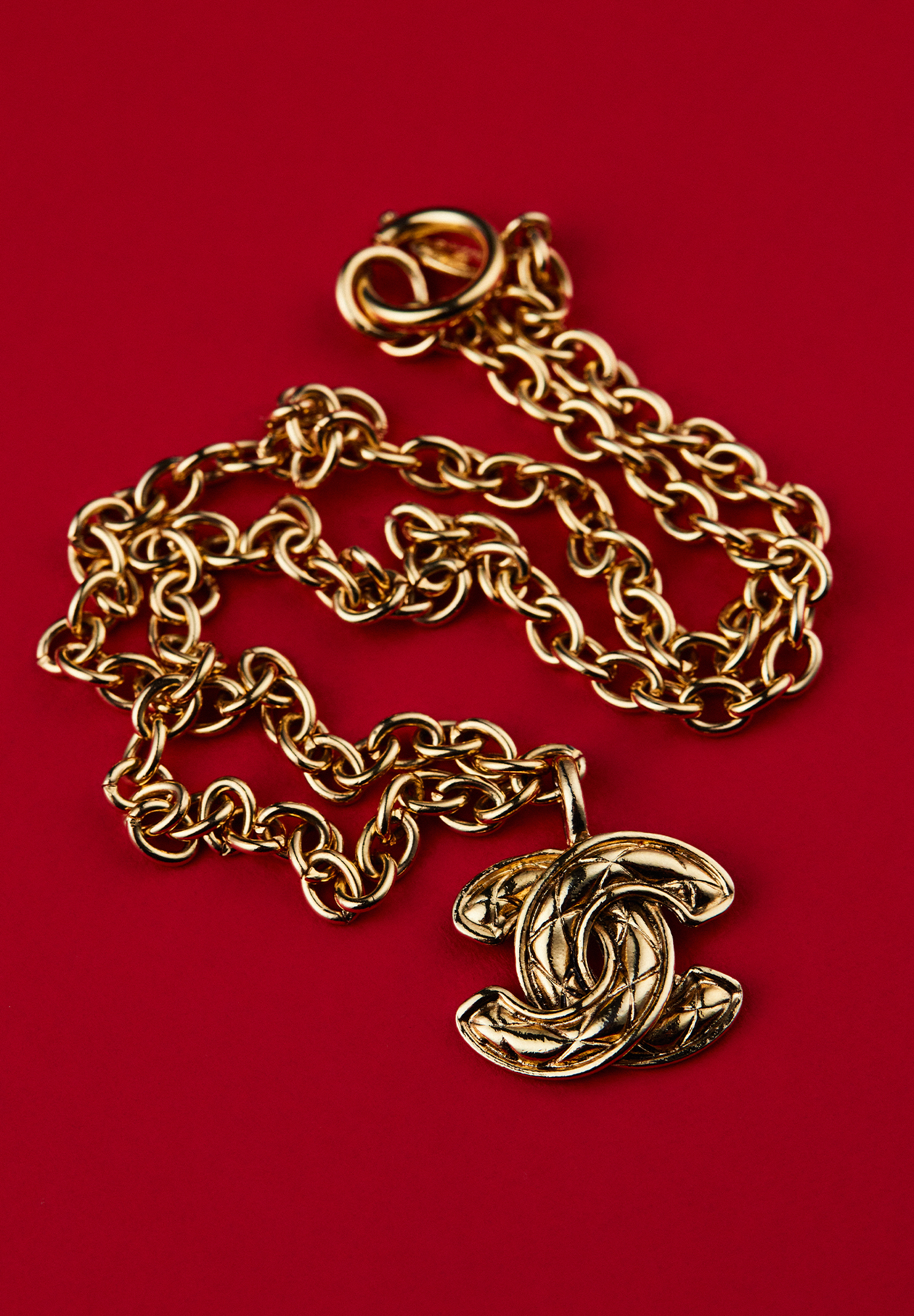 Колье-цепь Chanel с подвеской-логотипом