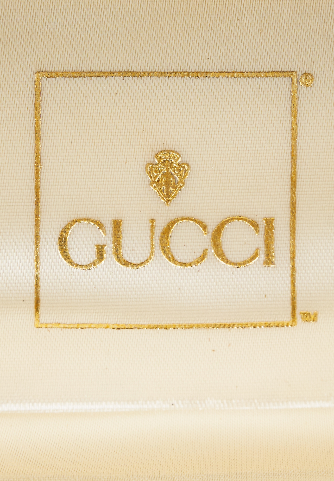 Часы Gucci 11/12.2 с разноцветными сменными безелями 