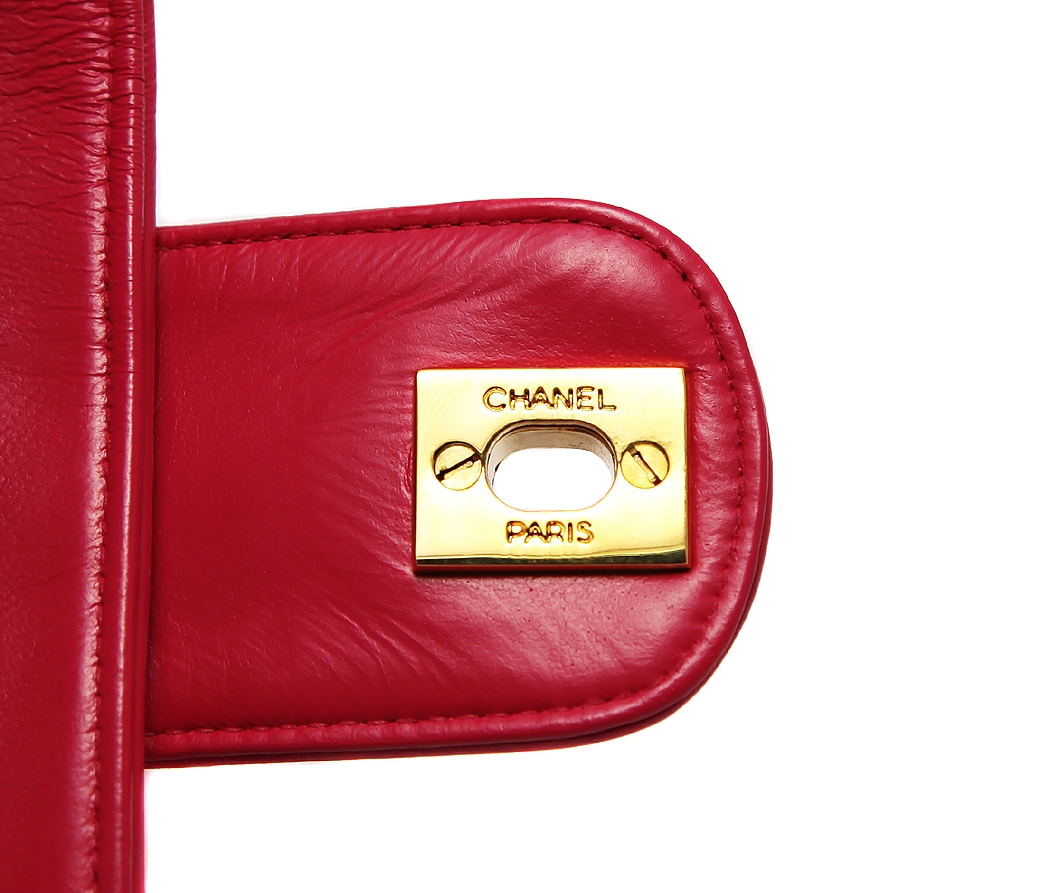 Ярко-розовая сумка Chanel