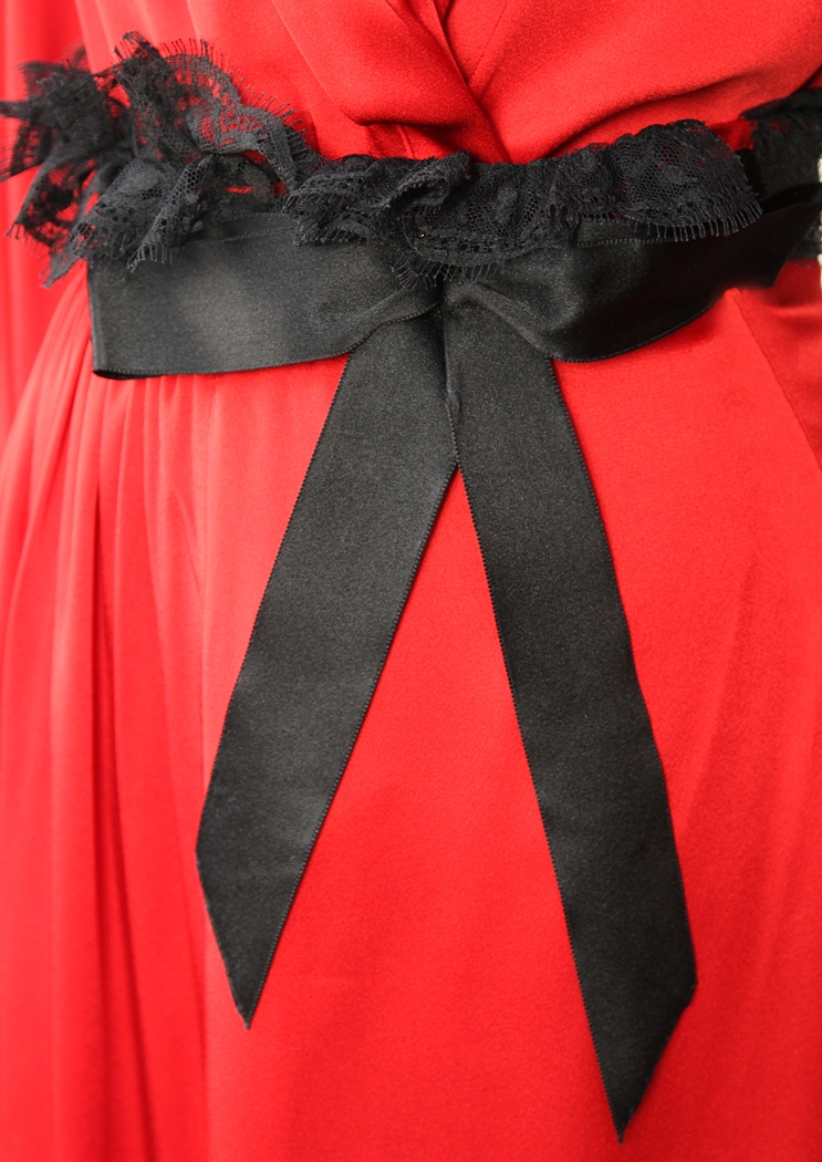 Алый комплект Yves Saint Laurent с кружевом