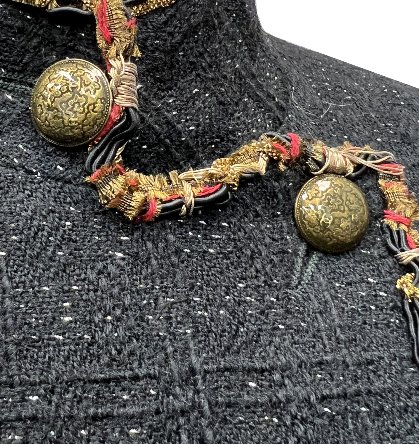 Чёрный жакет Chanel с оторочкой