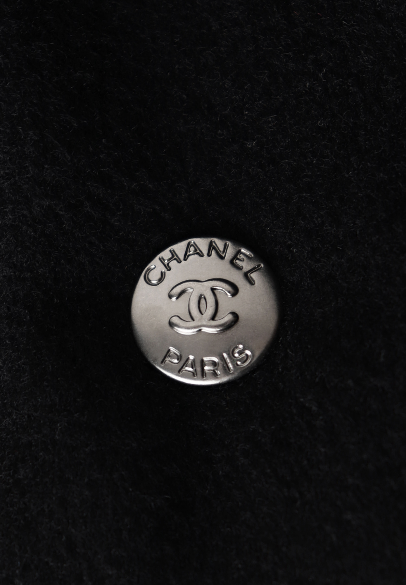 Черное кашемировое пальто Chanel