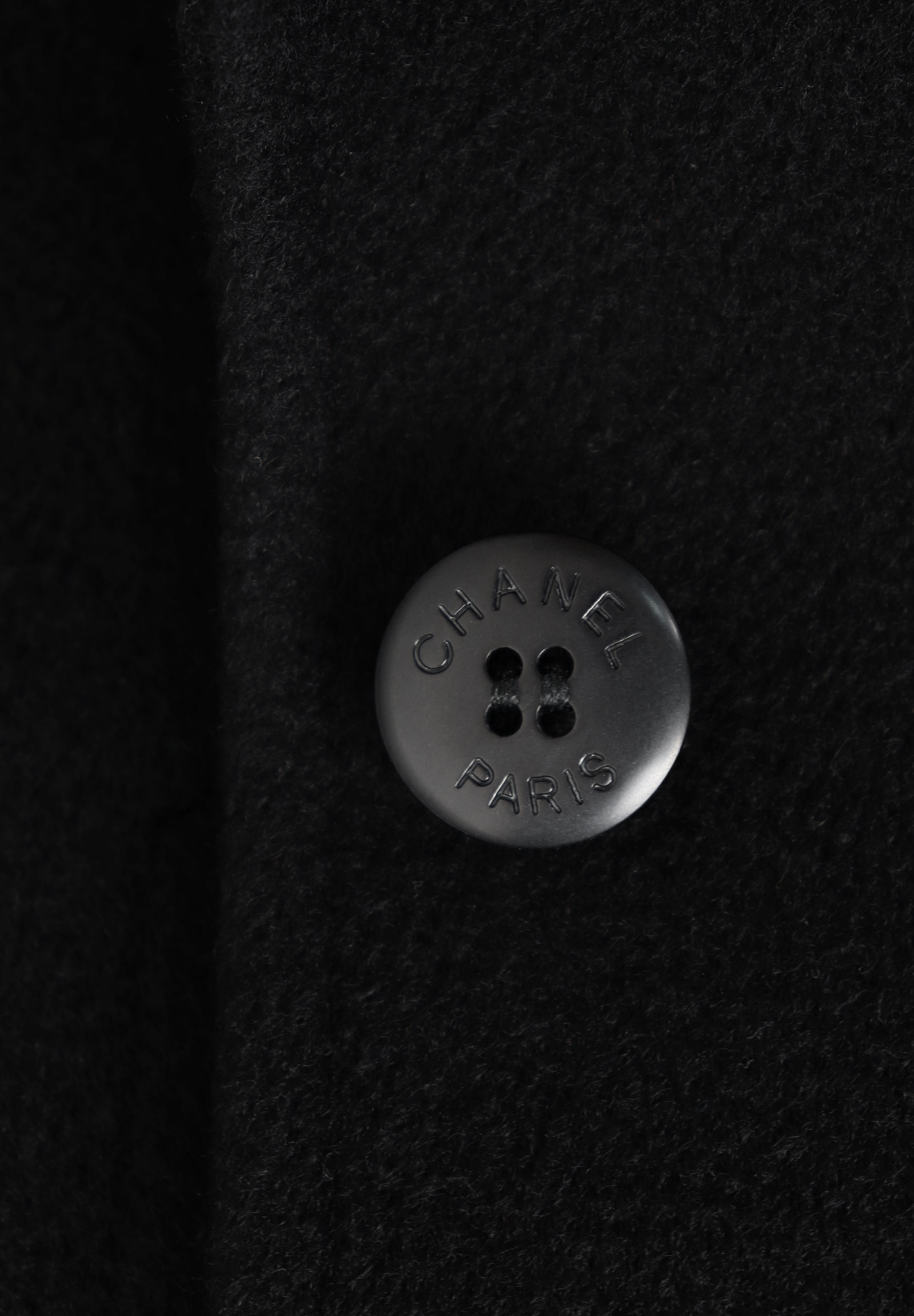 Черное кашемировое пальто Chanel