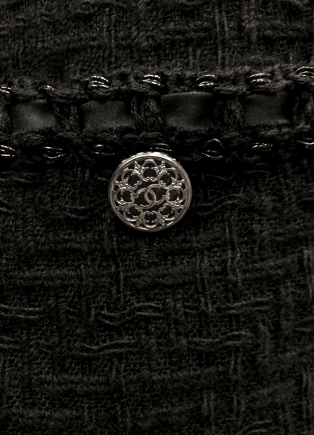 Черный твидовый жакет Chanel