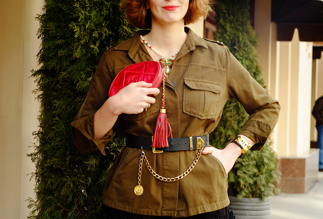 Шелковый вишневый клатч Chanel