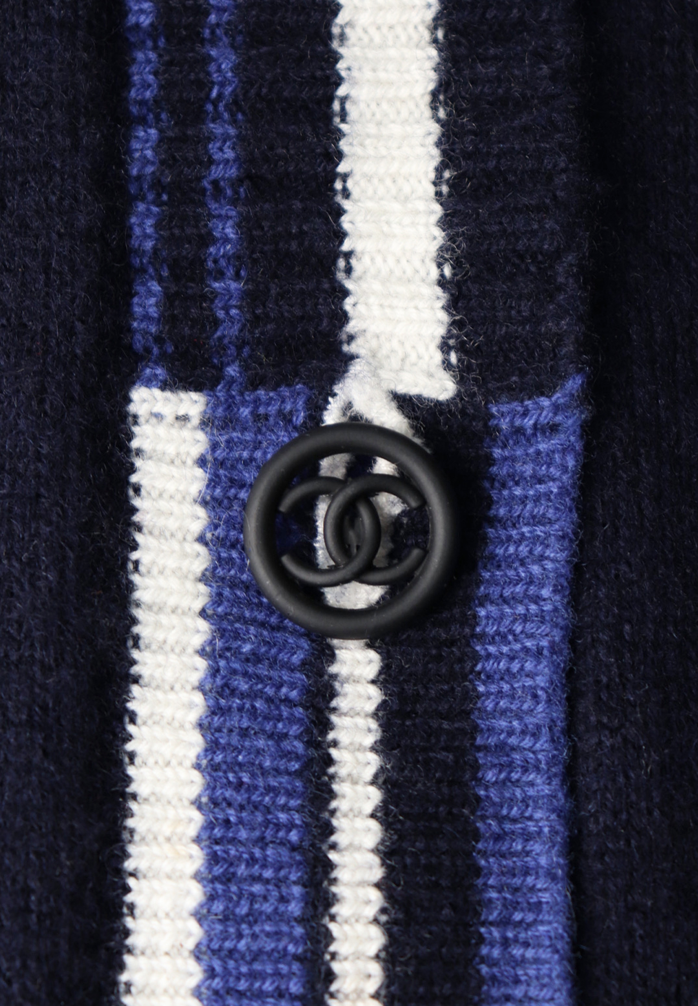 Кашемировый кардиган Chanel с оторочкой