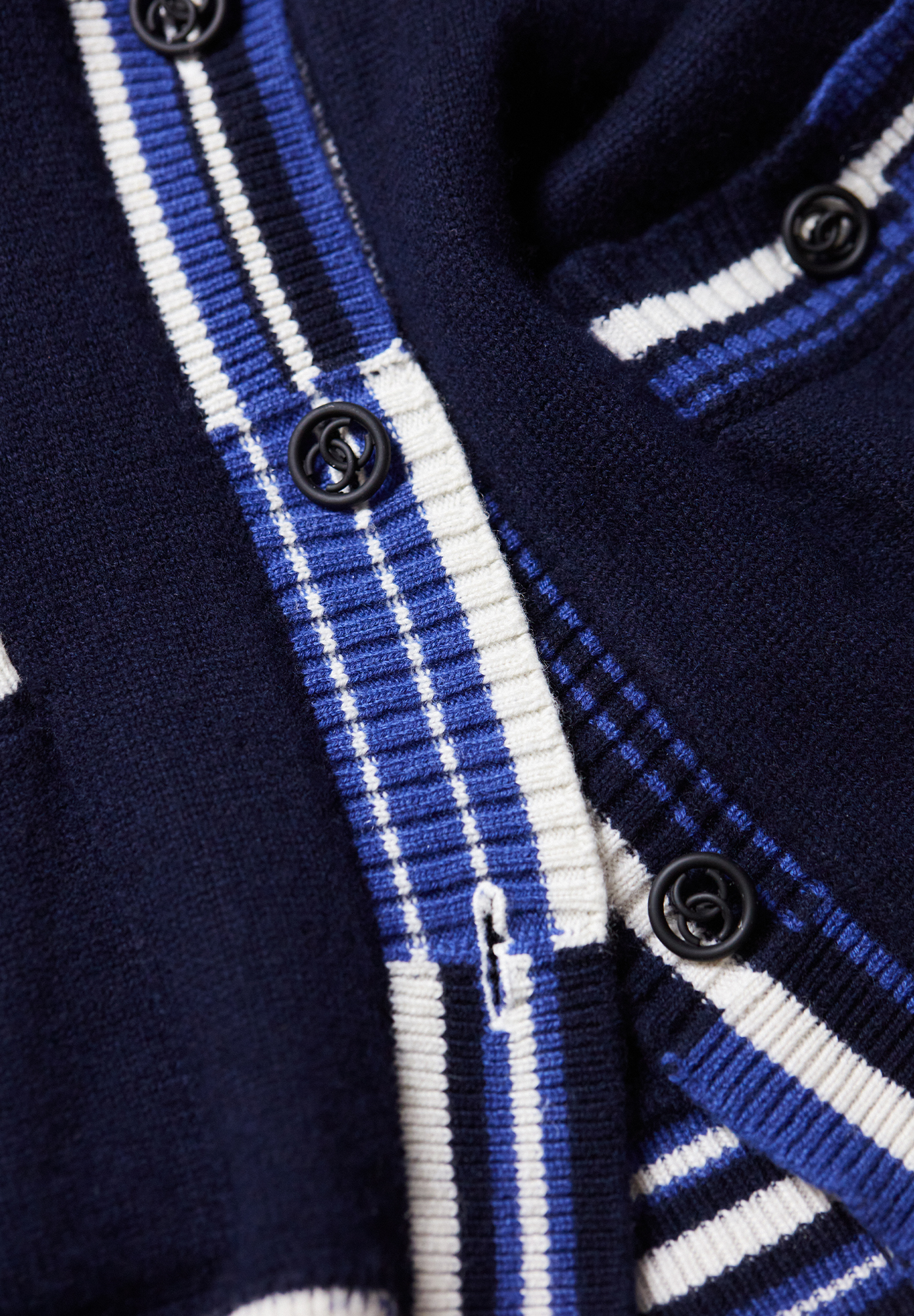 Кашемировый кардиган Chanel с оторочкой