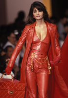 Кожаный пояс Chanel с подвесками