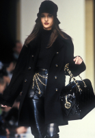 Кожаный пояс Chanel с подвесками