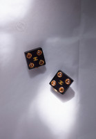 Квадратные клипсы Chanel с логотипом