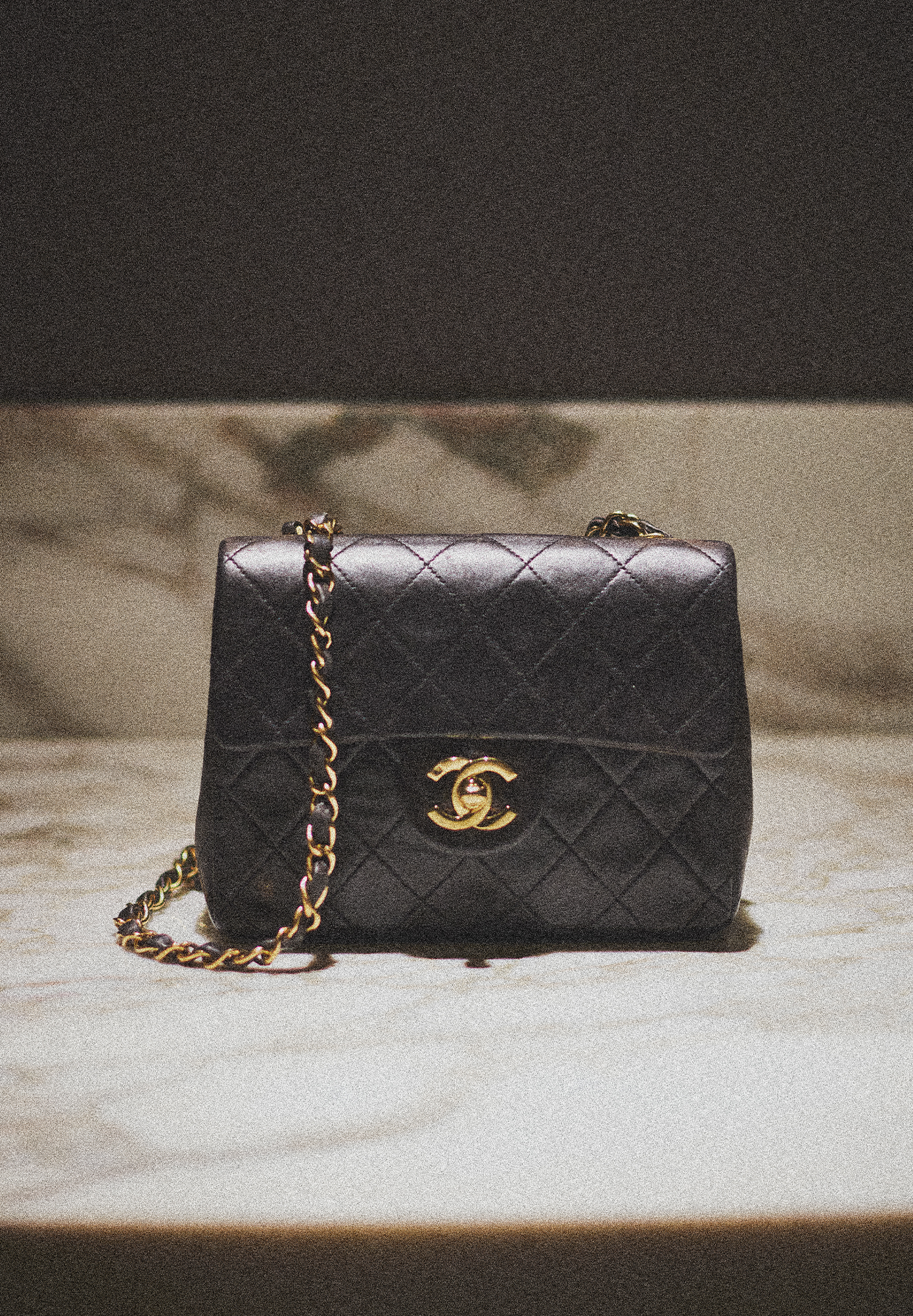 Темно-коричневая сумка Chanel Mini Flap 