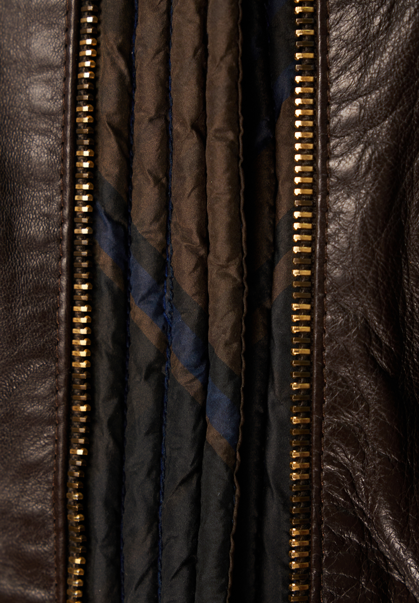 Кожанный укороченный жакет Yves Saint Laurent