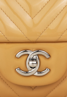 Бежевая сумка Chanel Chevron Jumbo Classic Double Flap