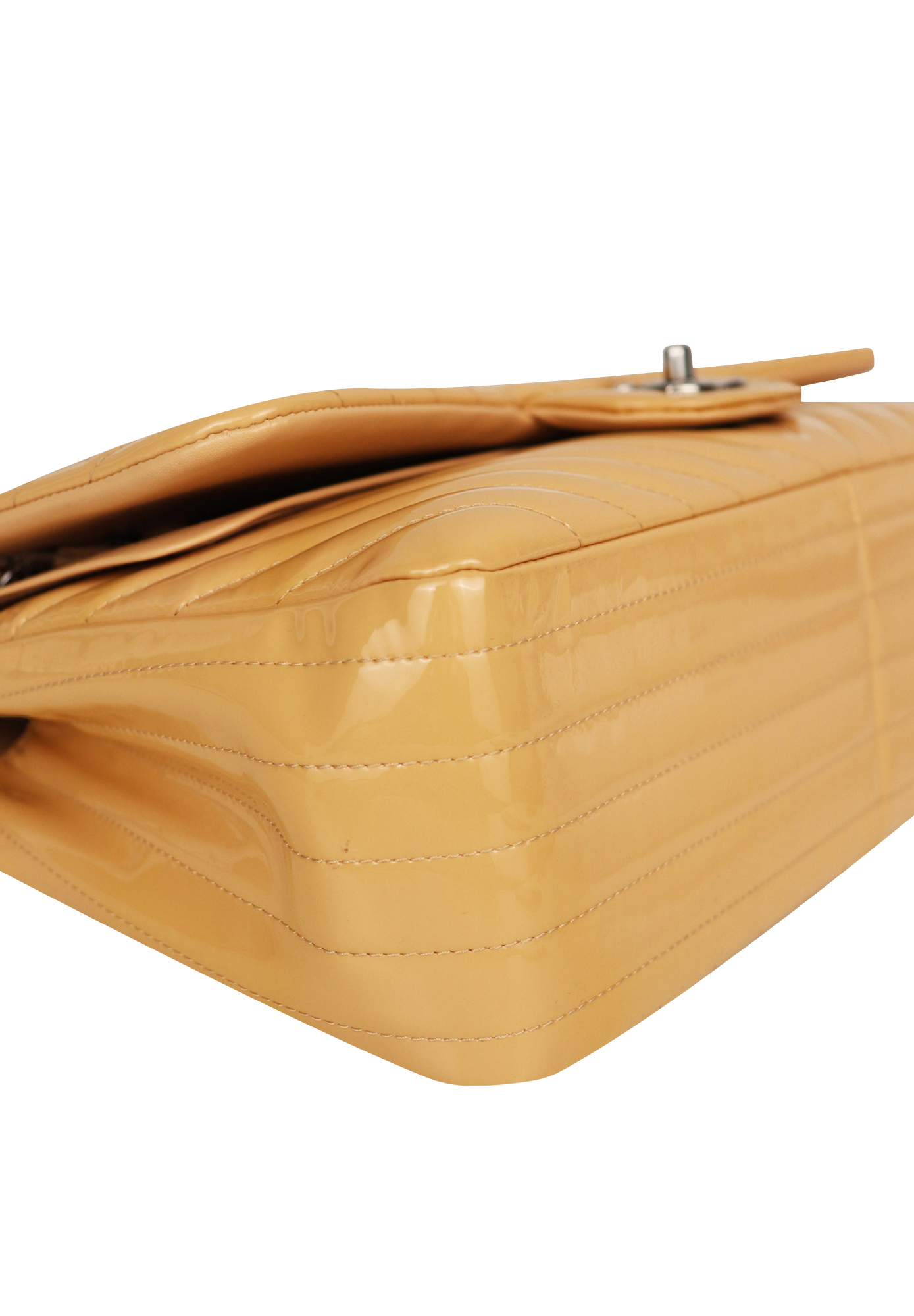 Бежевая сумка Chanel Chevron Jumbo Classic Double Flap