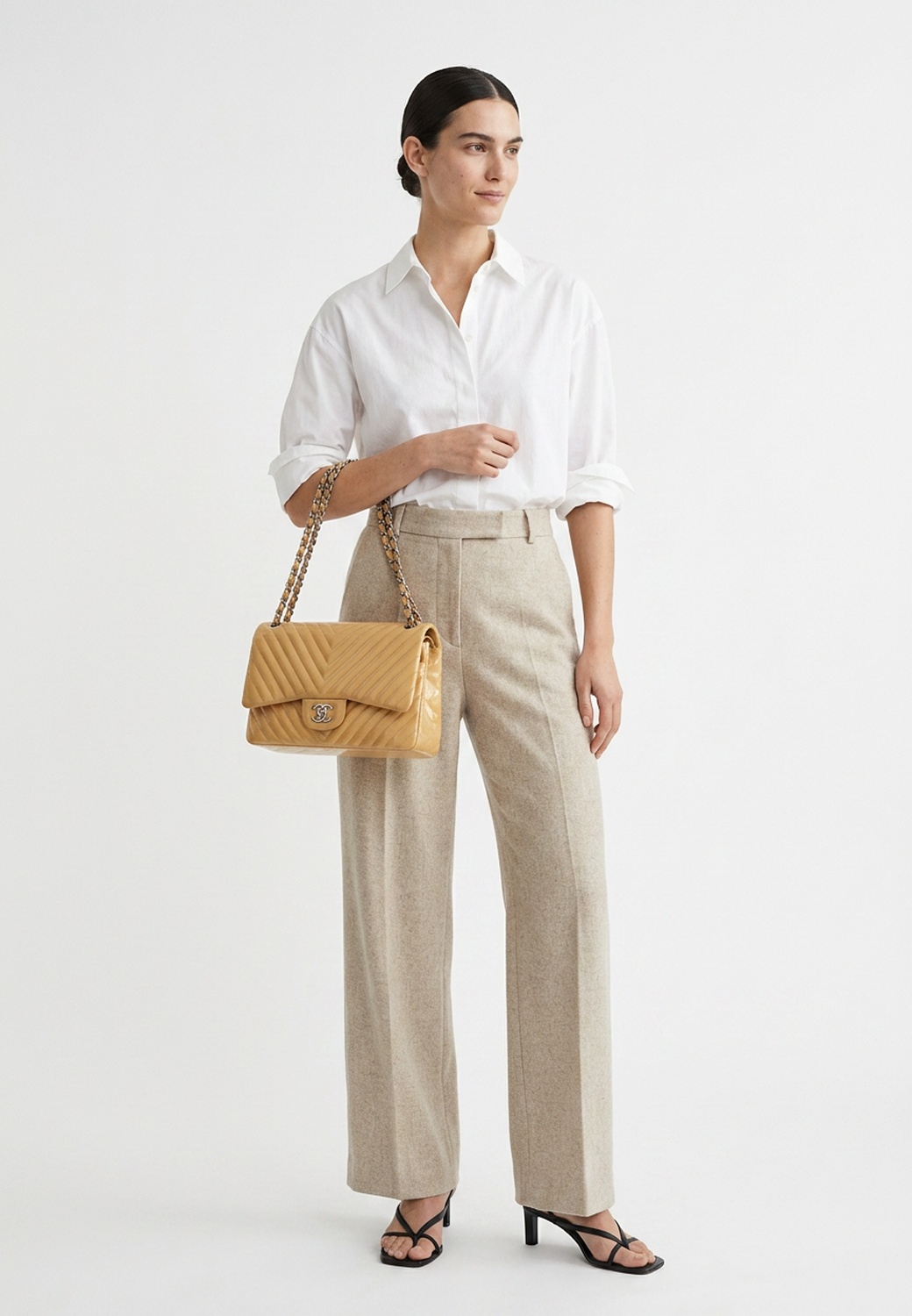 Бежевая сумка Chanel Chevron Jumbo Classic Double Flap