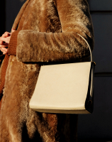 Бежевая сумка Christian Dior